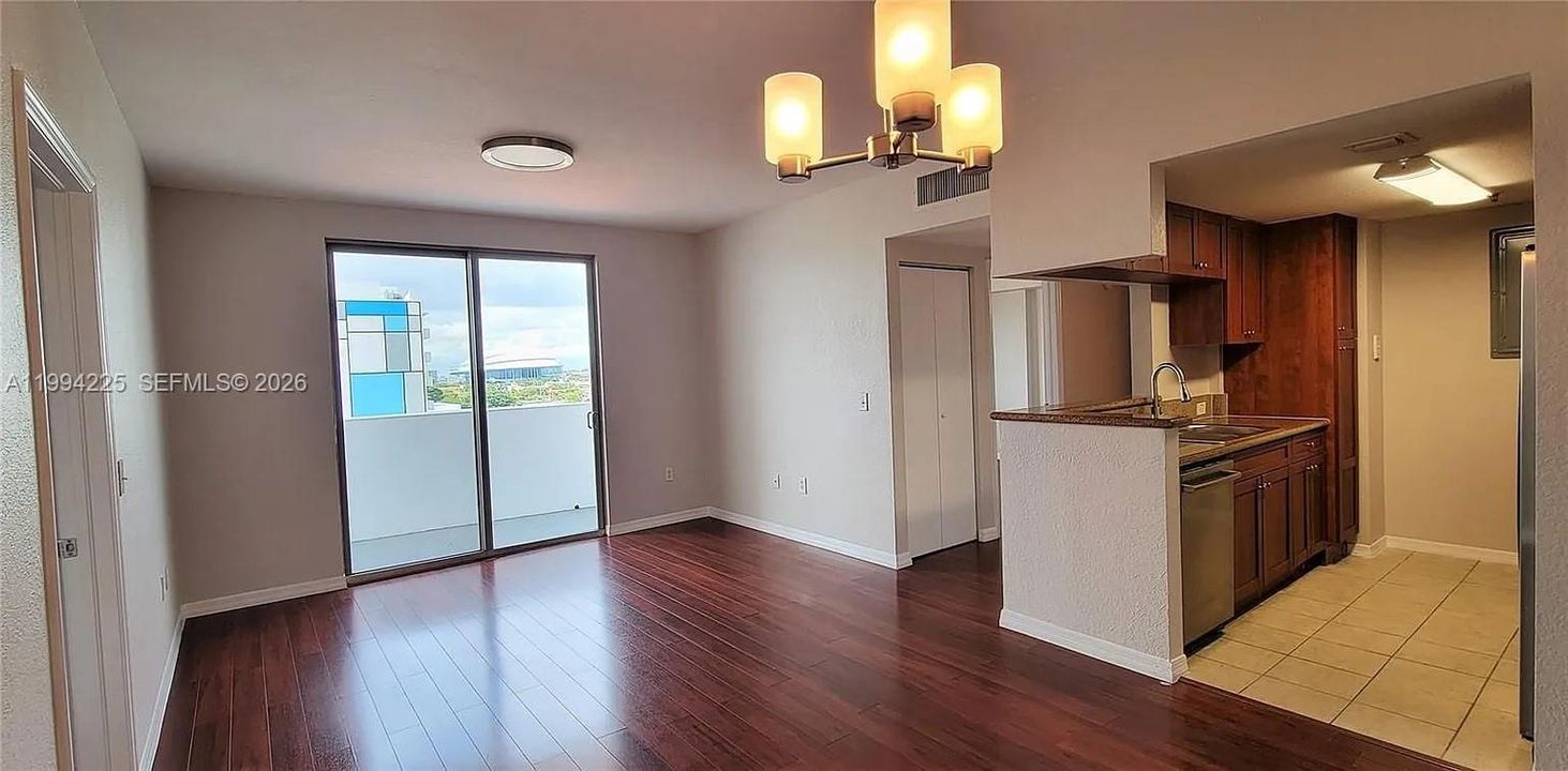 En Venta: $334,900 (2 camas, 2 baños, 984 Pies cuadrados)