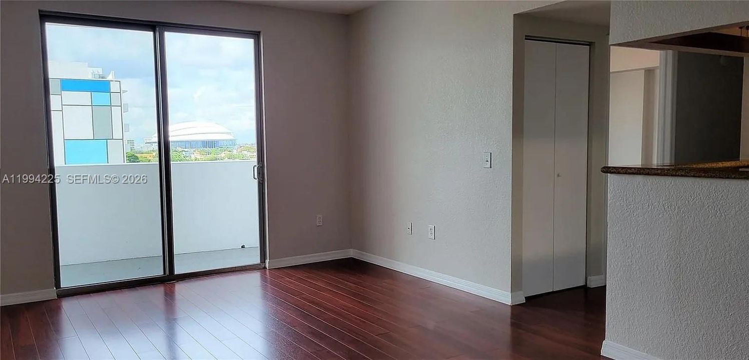 En Venta: $334,900 (2 camas, 2 baños, 984 Pies cuadrados)