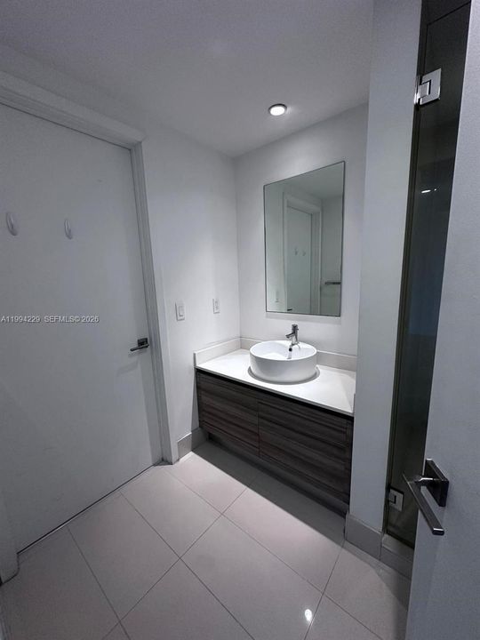 For Sale: $465,000 (1 beds, 1 baths, 612 Square Feet)