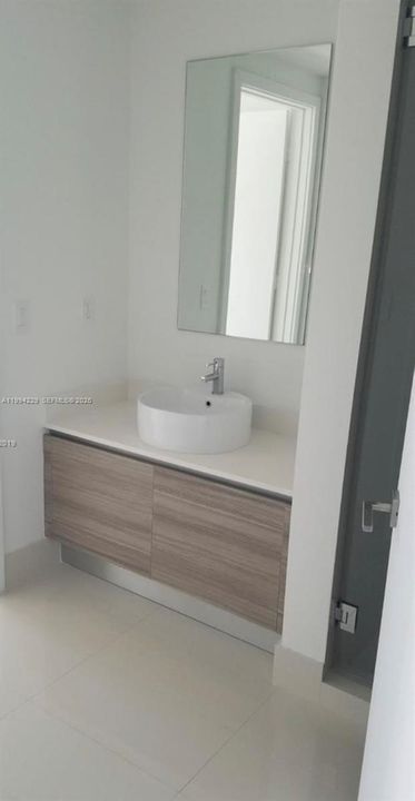 For Sale: $465,000 (1 beds, 1 baths, 612 Square Feet)