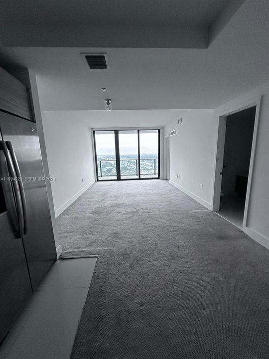 For Sale: $465,000 (1 beds, 1 baths, 612 Square Feet)