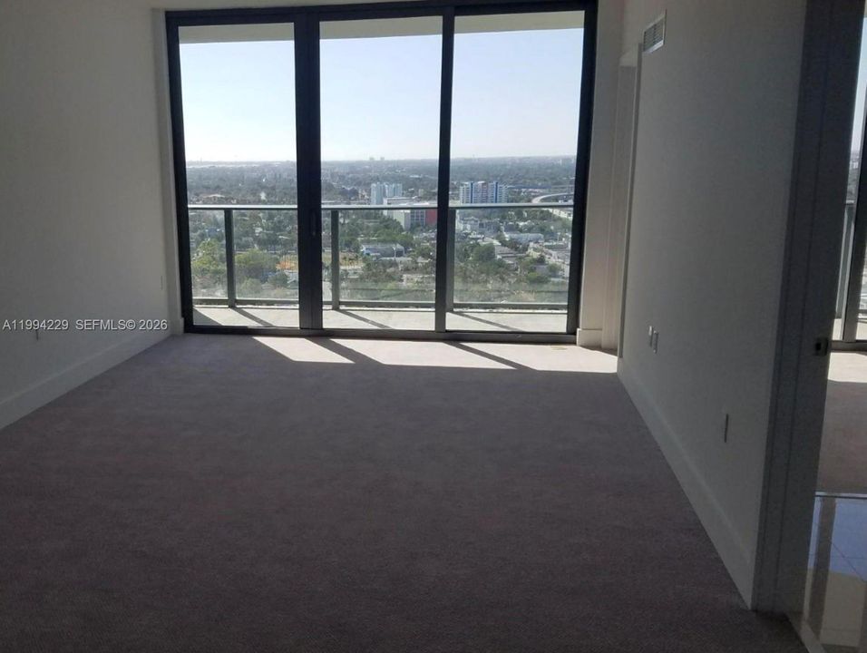 For Sale: $465,000 (1 beds, 1 baths, 612 Square Feet)