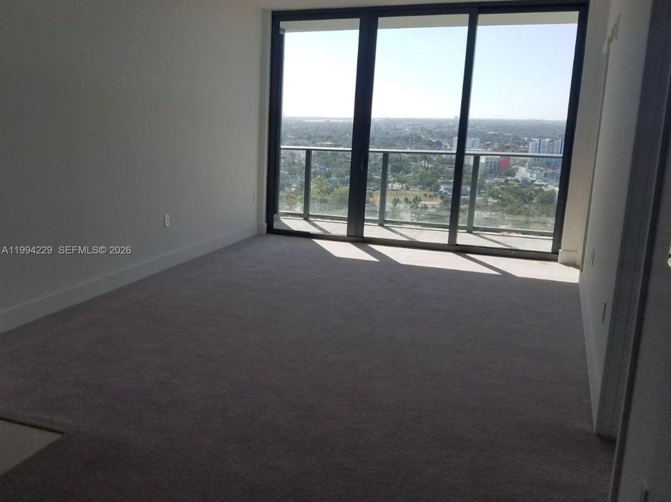 For Sale: $465,000 (1 beds, 1 baths, 612 Square Feet)