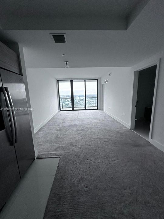 For Sale: $465,000 (1 beds, 1 baths, 612 Square Feet)