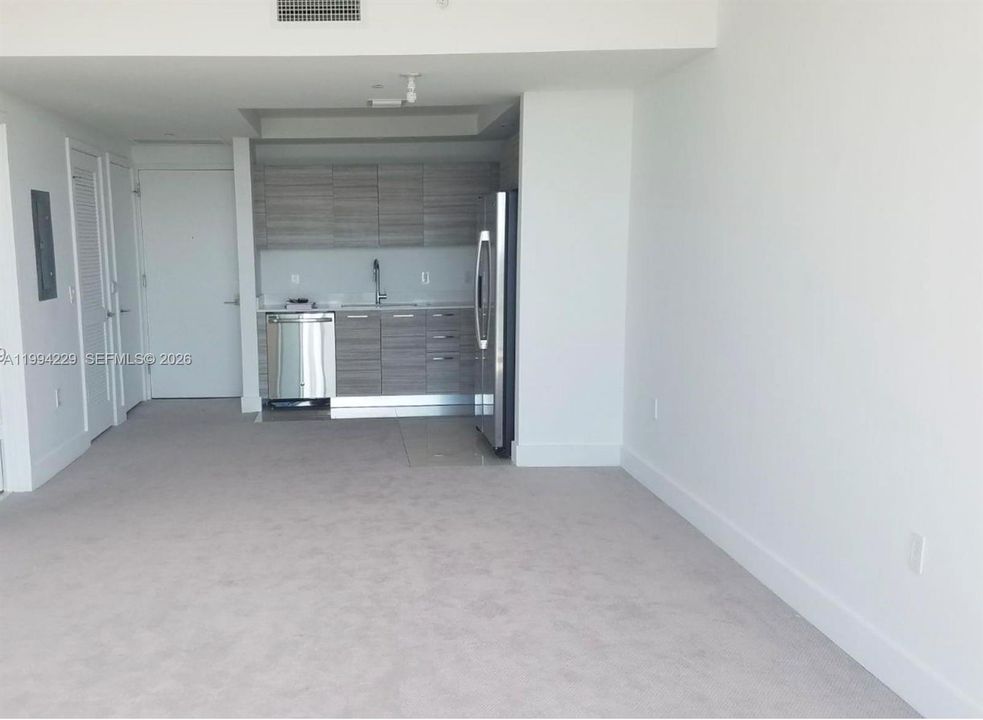 For Sale: $465,000 (1 beds, 1 baths, 612 Square Feet)