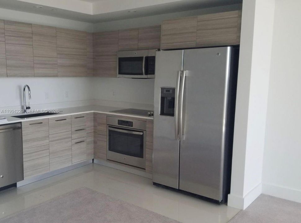 For Sale: $465,000 (1 beds, 1 baths, 612 Square Feet)