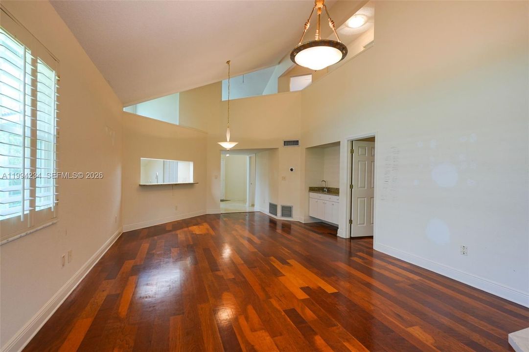 En Venta: $365,000 (3 camas, 2 baños, 1789 Pies cuadrados)