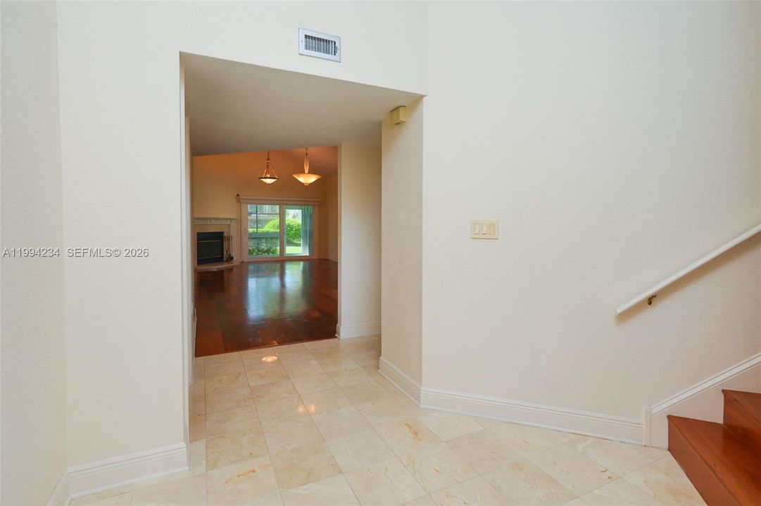 En Venta: $365,000 (3 camas, 2 baños, 1789 Pies cuadrados)