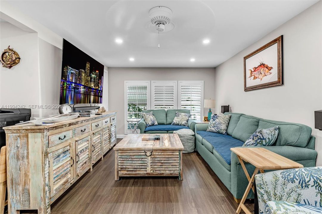 На продажу: $429,000 (2 спален, 2 ванн, 1080 Квадратных фут)