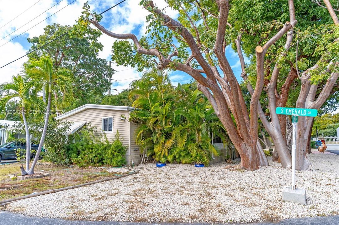 На продажу: $429,000 (2 спален, 2 ванн, 1080 Квадратных фут)