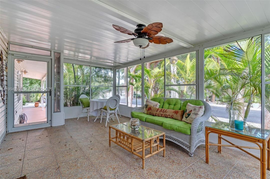 На продажу: $429,000 (2 спален, 2 ванн, 1080 Квадратных фут)