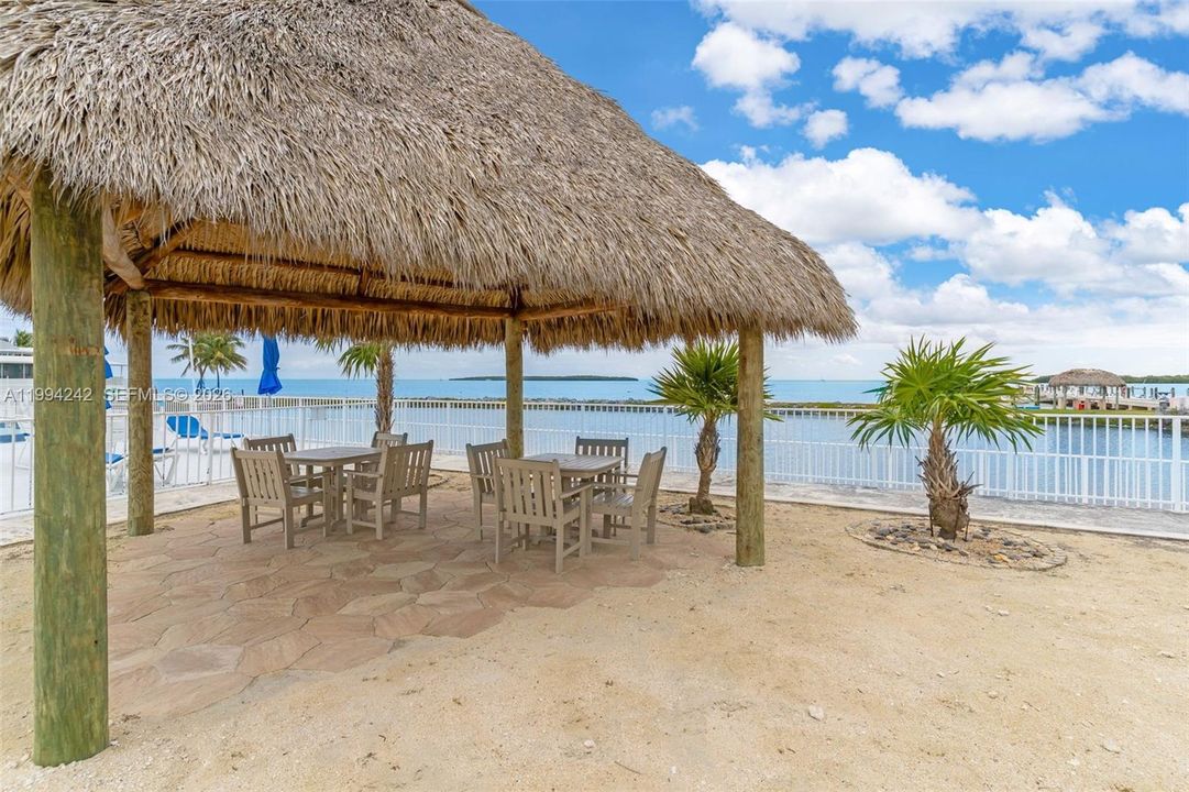 На продажу: $429,000 (2 спален, 2 ванн, 1080 Квадратных фут)