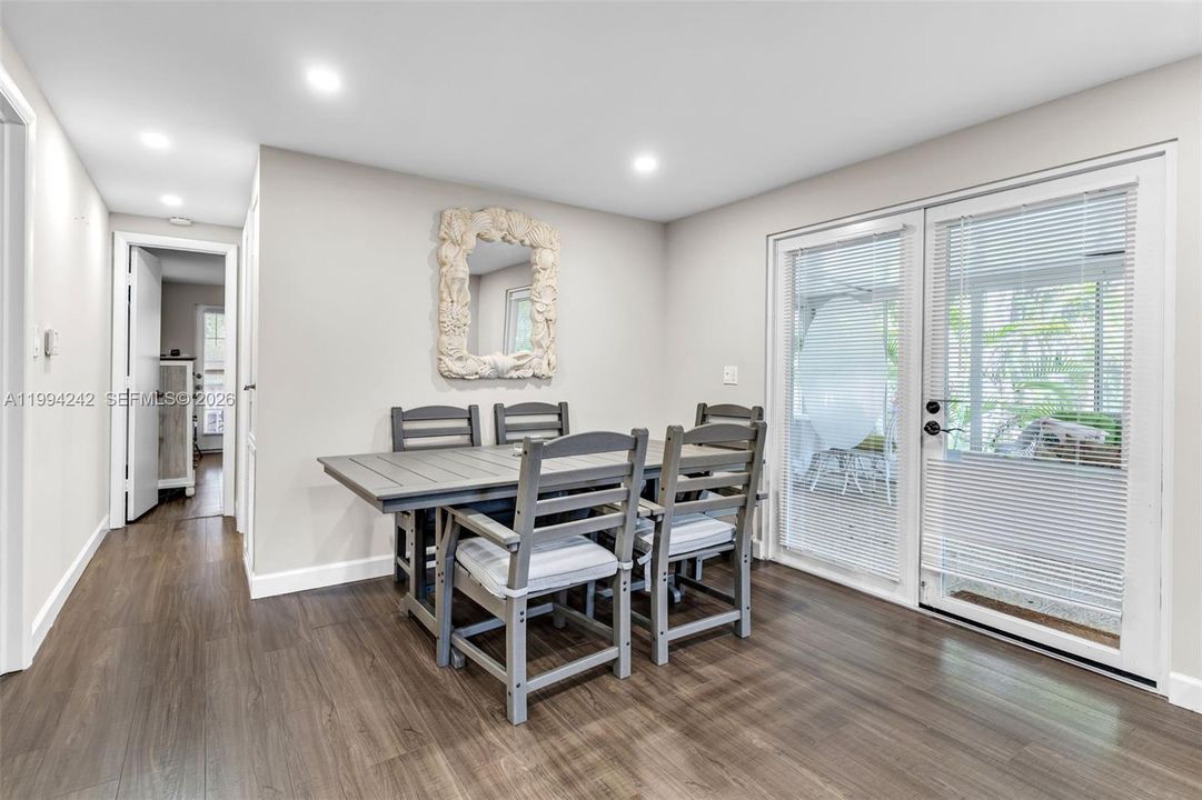 На продажу: $429,000 (2 спален, 2 ванн, 1080 Квадратных фут)