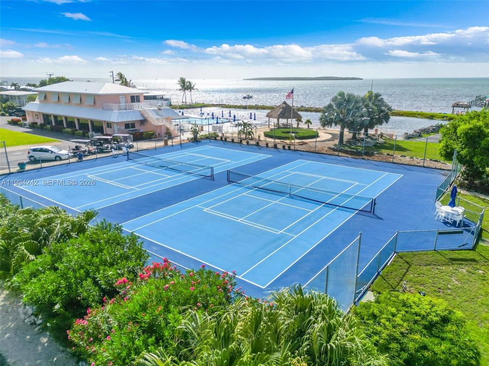 На продажу: $429,000 (2 спален, 2 ванн, 1080 Квадратных фут)