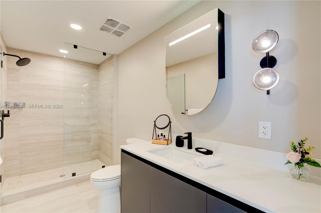 For Sale: $1,529,000 (2 beds, 2 baths, 802 Square Feet)