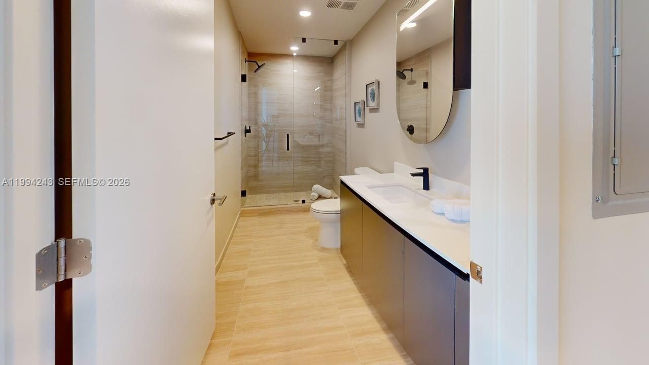 For Sale: $1,529,000 (2 beds, 2 baths, 802 Square Feet)