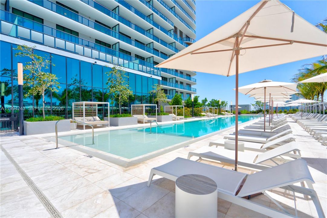 For Sale: $1,529,000 (2 beds, 2 baths, 802 Square Feet)