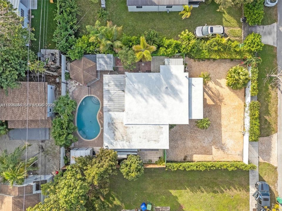 En Venta: $1,099,000 (3 camas, 3 baños, 1100 Pies cuadrados)