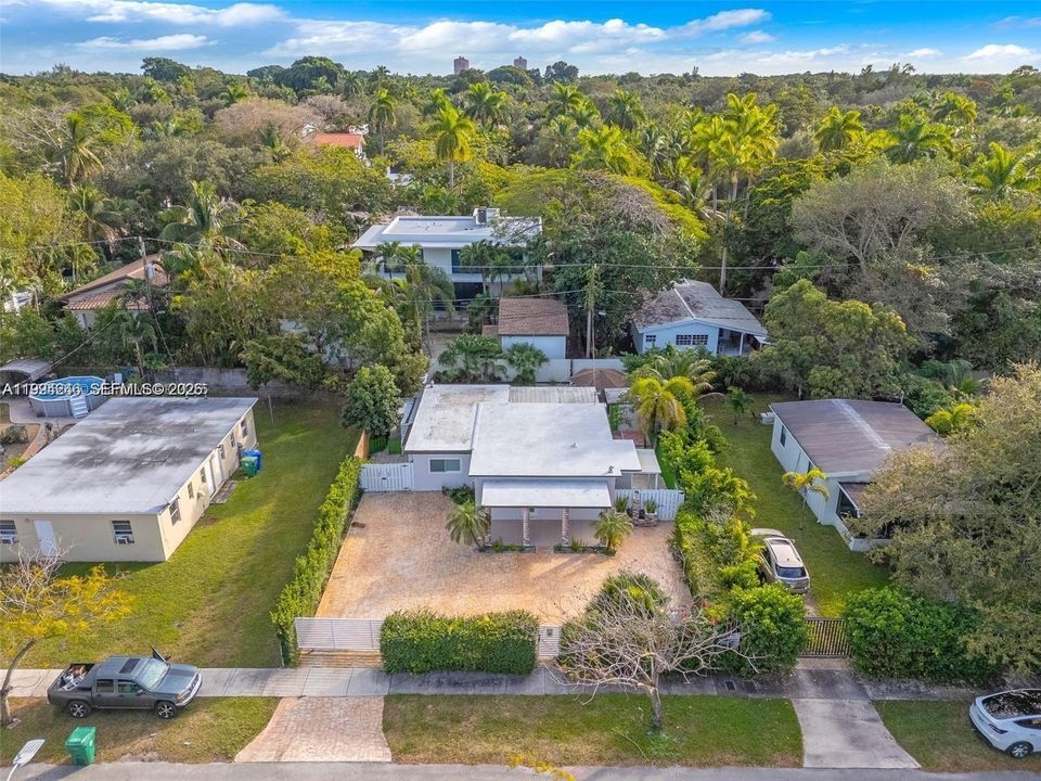 En Venta: $1,099,000 (3 camas, 3 baños, 1100 Pies cuadrados)