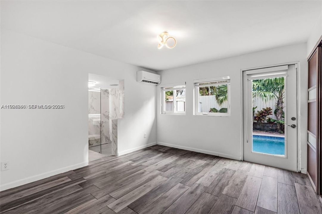 En Venta: $1,099,000 (3 camas, 3 baños, 1100 Pies cuadrados)