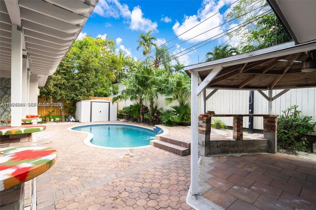 En Venta: $1,099,000 (3 camas, 3 baños, 1100 Pies cuadrados)