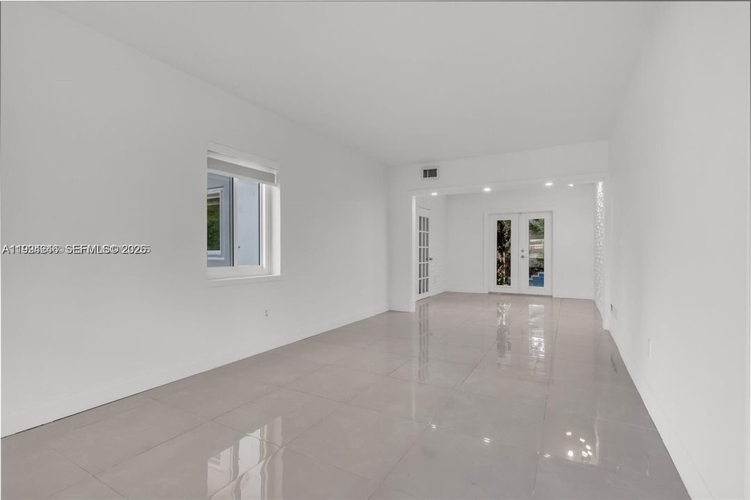 En Venta: $1,099,000 (3 camas, 3 baños, 1100 Pies cuadrados)