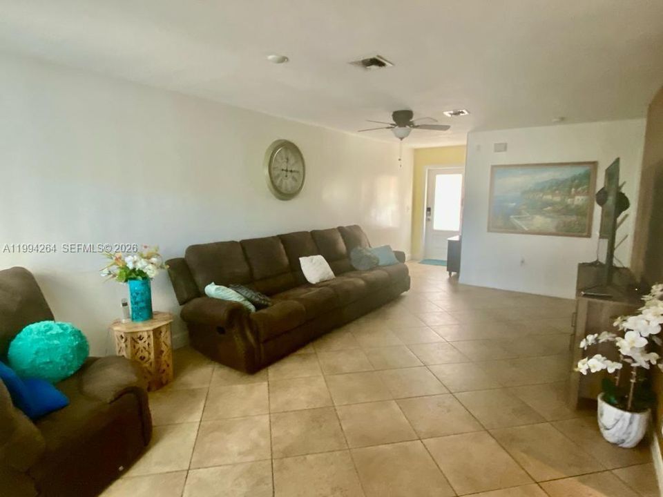 For Rent: $4,000 (4 beds, 2 baths, 1810 Square Feet)