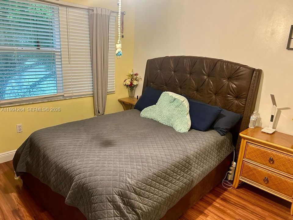 For Rent: $4,000 (4 beds, 2 baths, 1810 Square Feet)