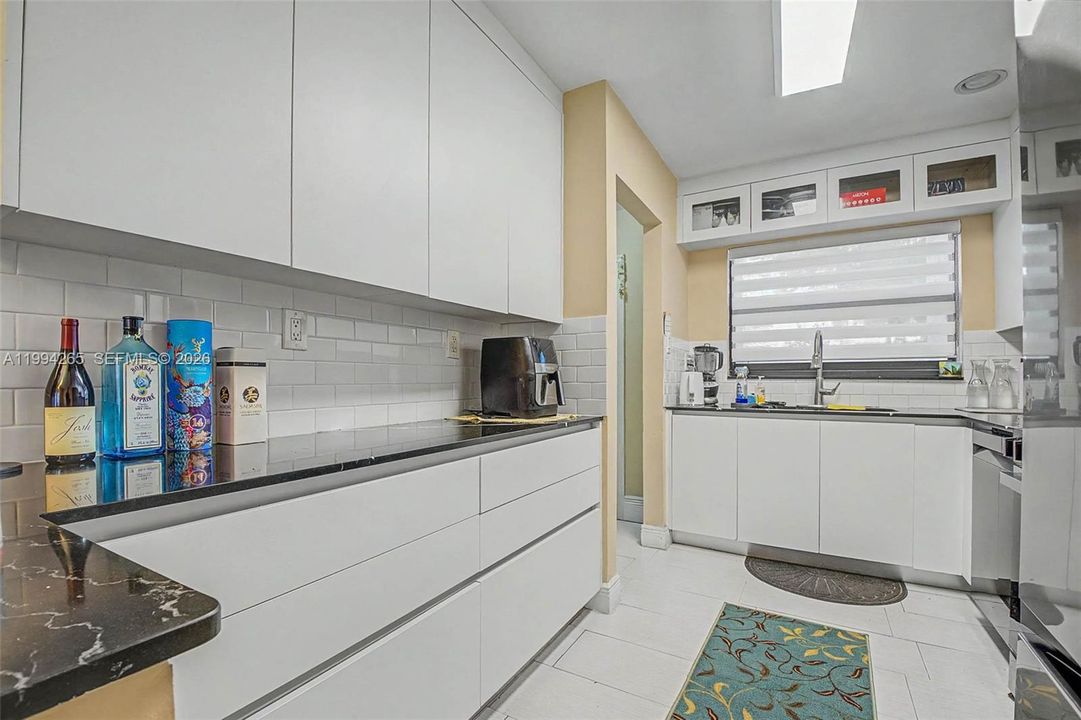 Под контрактом: $475,000 (2 спален, 2 ванн, 1378 Квадратных фут)