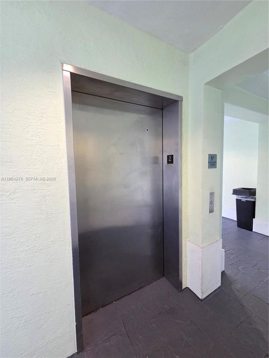 For Sale: $265,000 (1 beds, 2 baths, 1070 Square Feet)