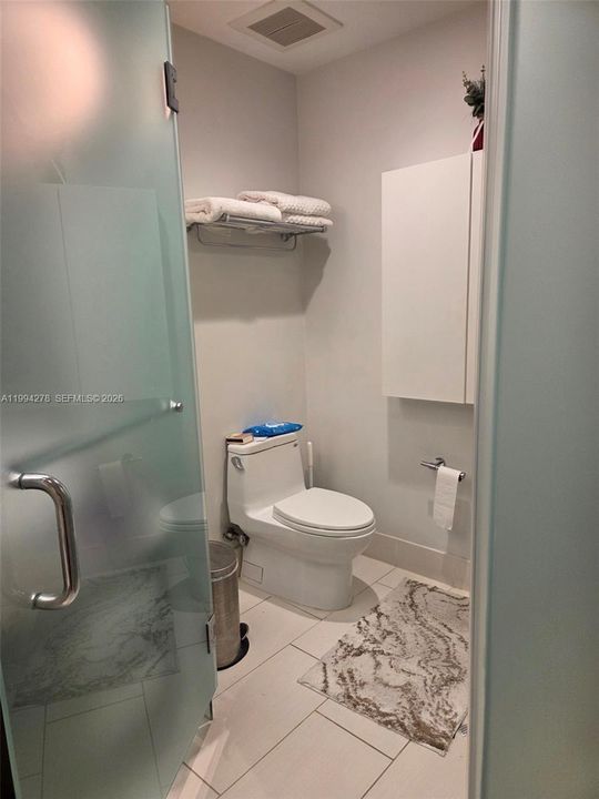 For Sale: $265,000 (1 beds, 2 baths, 1070 Square Feet)