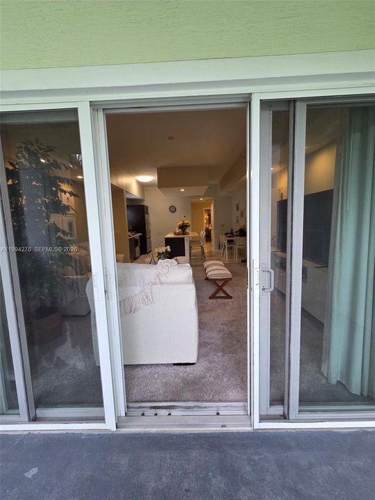 For Sale: $265,000 (1 beds, 2 baths, 1070 Square Feet)