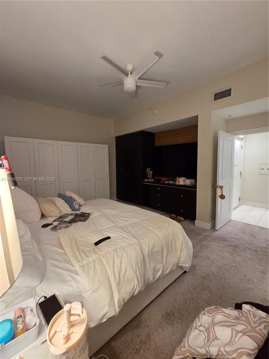 For Sale: $265,000 (1 beds, 2 baths, 1070 Square Feet)