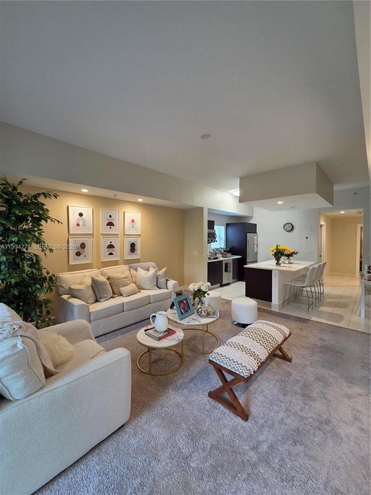 For Sale: $265,000 (1 beds, 2 baths, 1070 Square Feet)