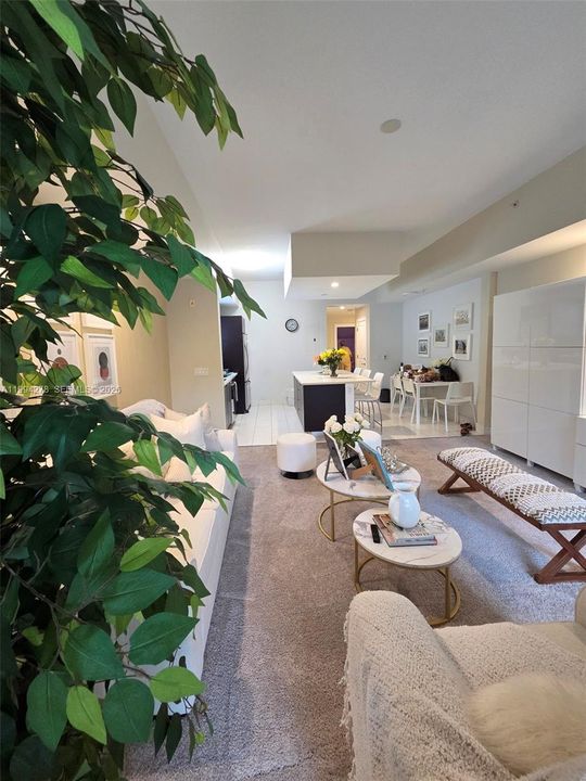 For Sale: $265,000 (1 beds, 2 baths, 1070 Square Feet)