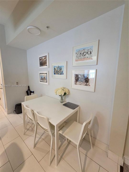 For Sale: $265,000 (1 beds, 2 baths, 1070 Square Feet)