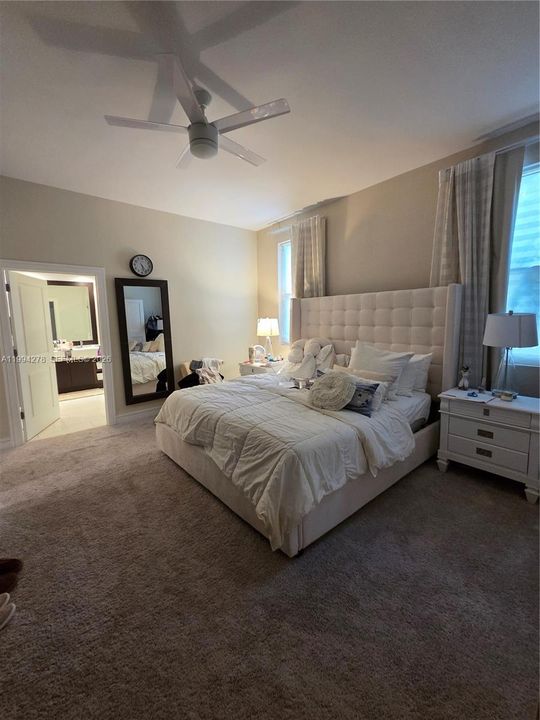 For Sale: $265,000 (1 beds, 2 baths, 1070 Square Feet)