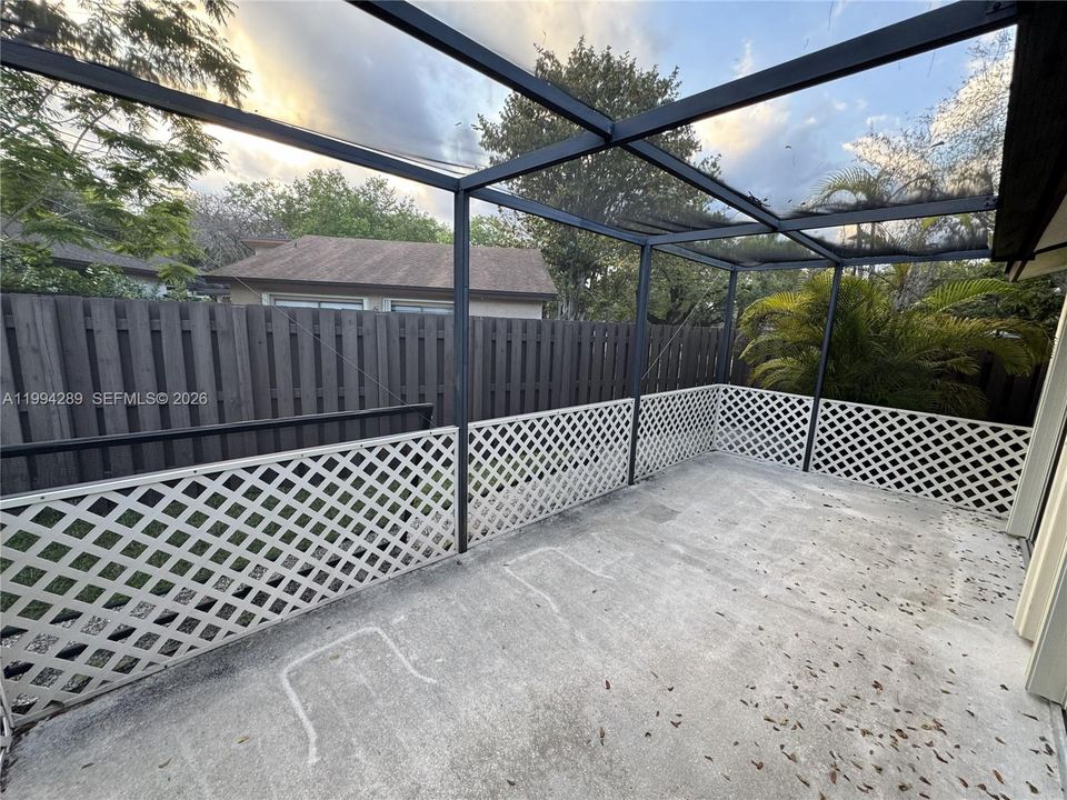 Под контрактом: $499,999 (2 спален, 1 ванн, 1425 Квадратных фут)