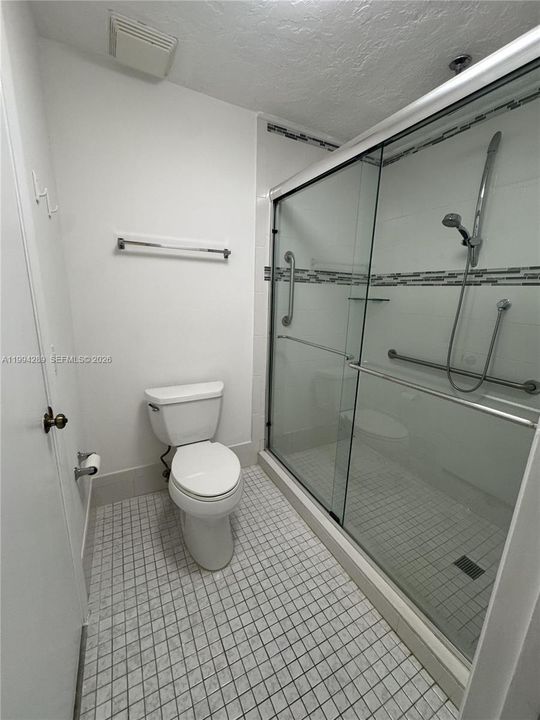 Под контрактом: $499,999 (2 спален, 1 ванн, 1425 Квадратных фут)