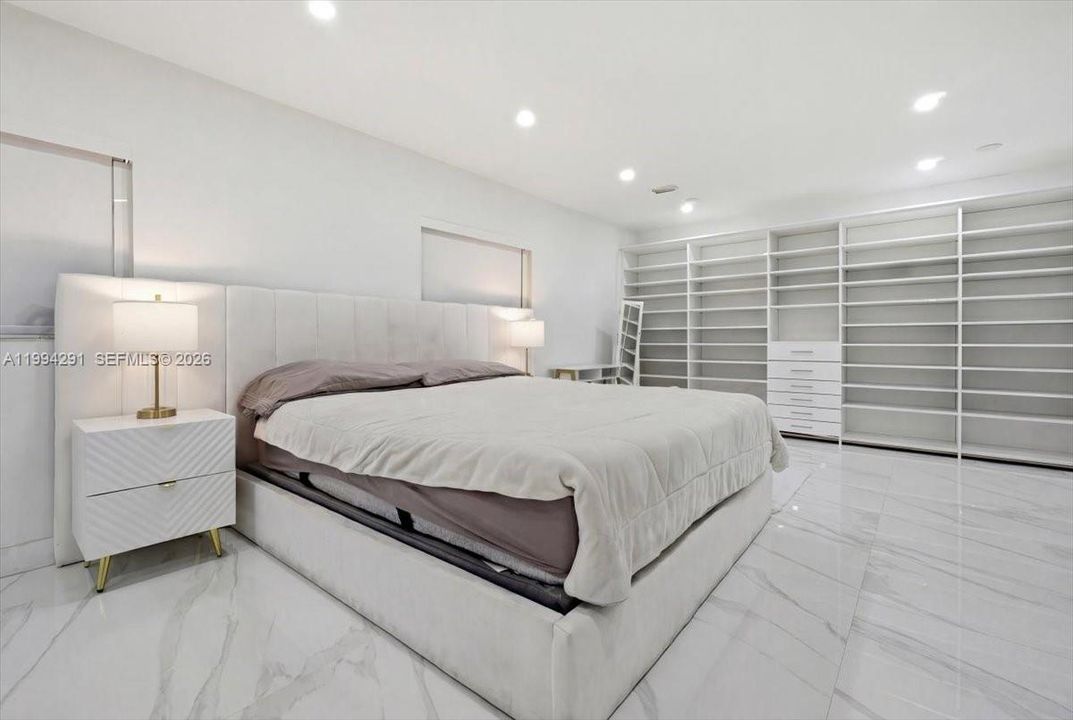 Недавно продано: $960,000 (4 спален, 3 ванн, 2328 Квадратных фут)