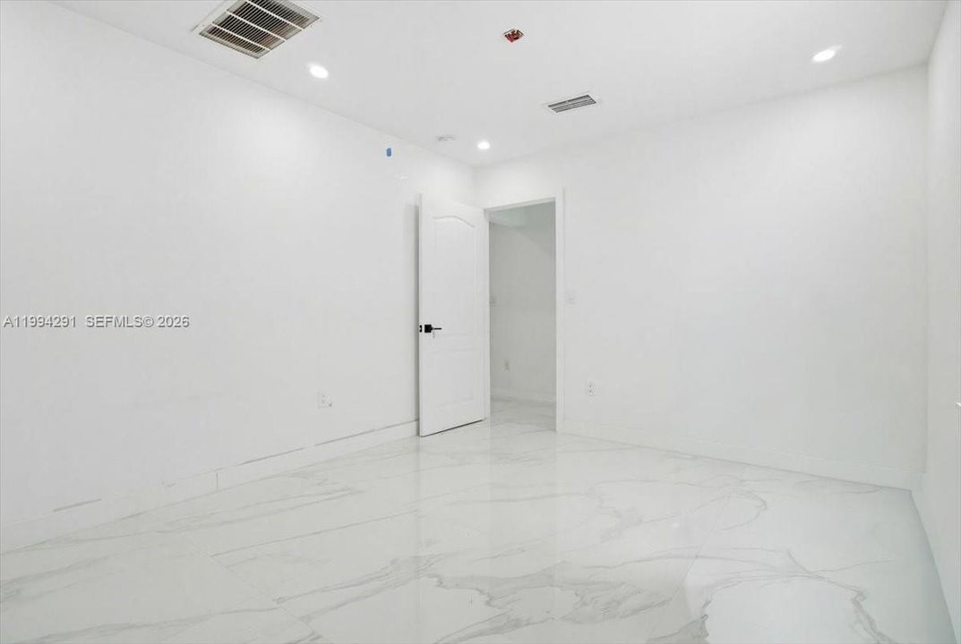 Недавно продано: $960,000 (4 спален, 3 ванн, 2328 Квадратных фут)