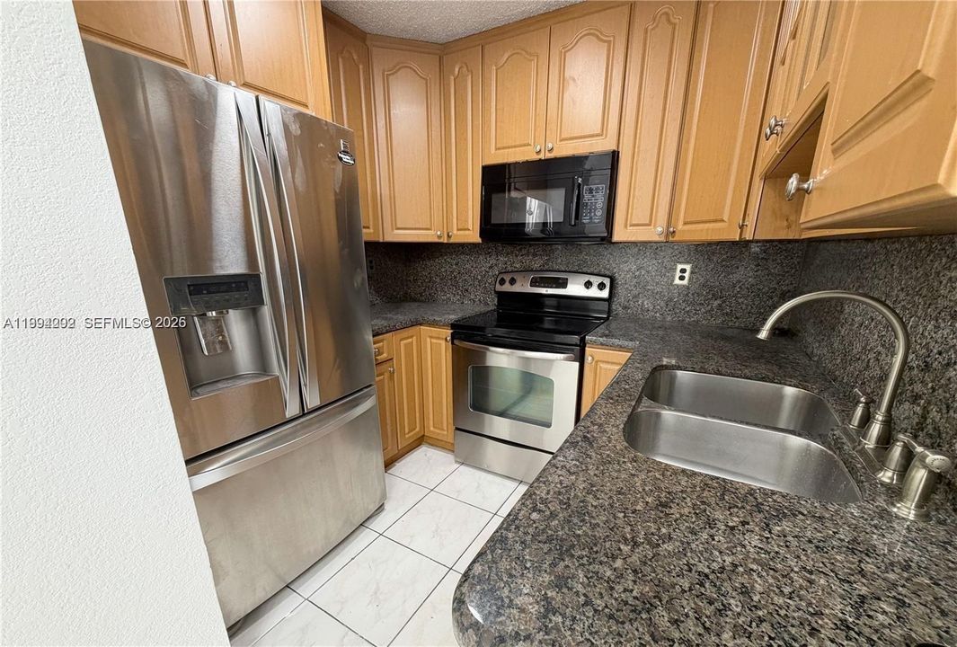 En Venta: $260,000 (2 camas, 2 baños, 810 Pies cuadrados)