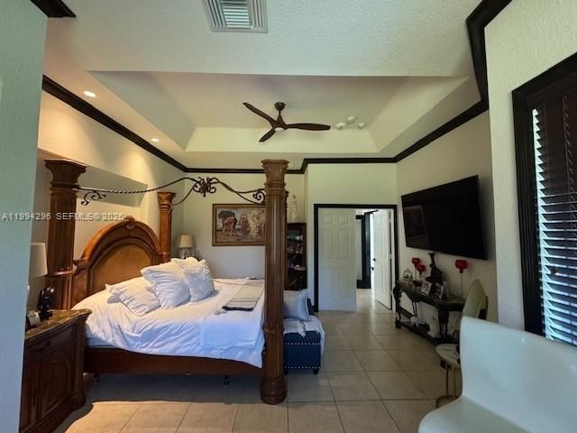 En Venta: $1,099,000 (5 camas, 3 baños, 3053 Pies cuadrados)