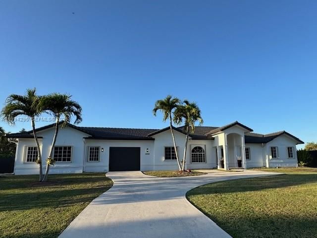En Venta: $1,099,000 (5 camas, 3 baños, 3053 Pies cuadrados)