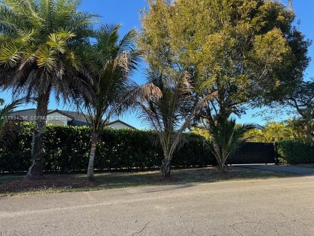 En Venta: $1,099,000 (5 camas, 3 baños, 3053 Pies cuadrados)