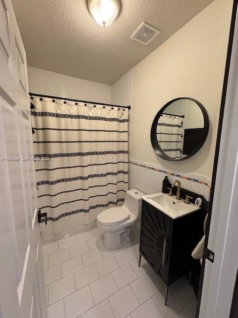 En Venta: $1,099,000 (5 camas, 3 baños, 3053 Pies cuadrados)