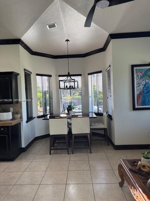 En Venta: $1,099,000 (5 camas, 3 baños, 3053 Pies cuadrados)