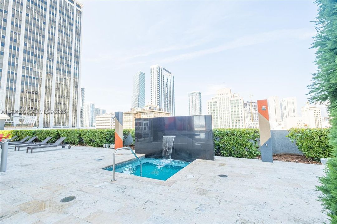 待售: $315,000 (0 贝兹, 1 浴室, 484 平方英尺)