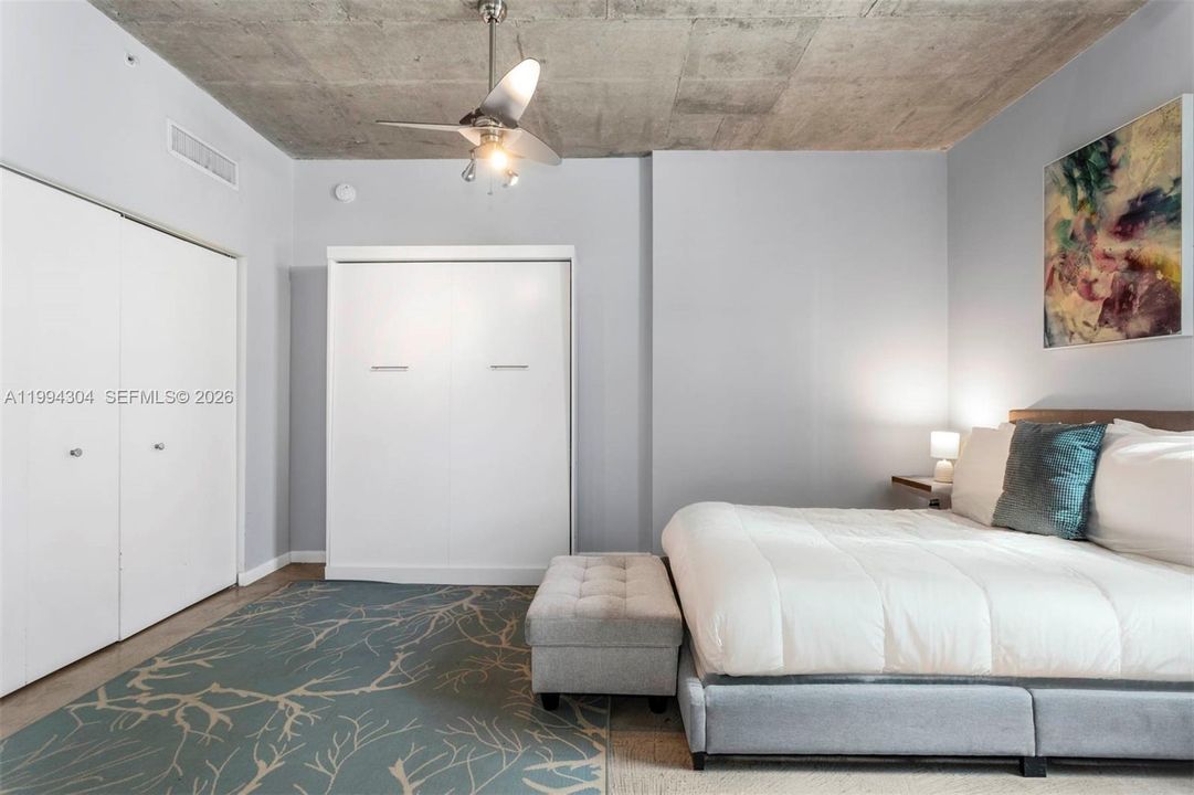 For Sale: $299,000 (1 beds, 1 baths, 738 Square Feet)