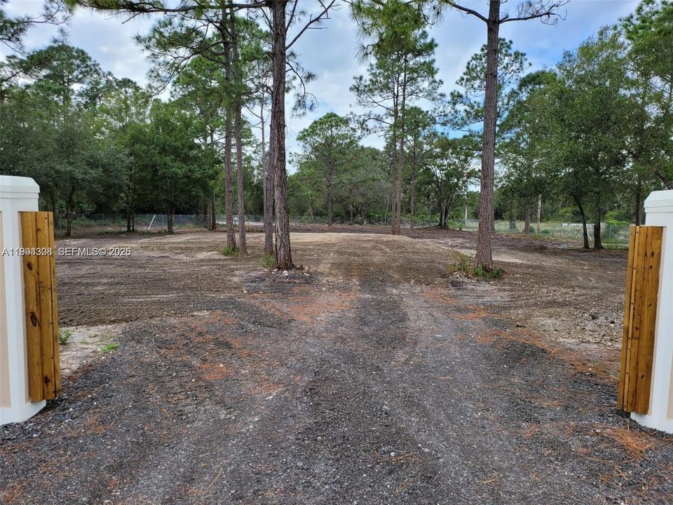 На продажу: $79,900 (1.25 acres)